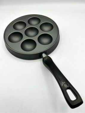 Nordic Ware 7-Cavity Pancake/Æbleskiver Pan. USA